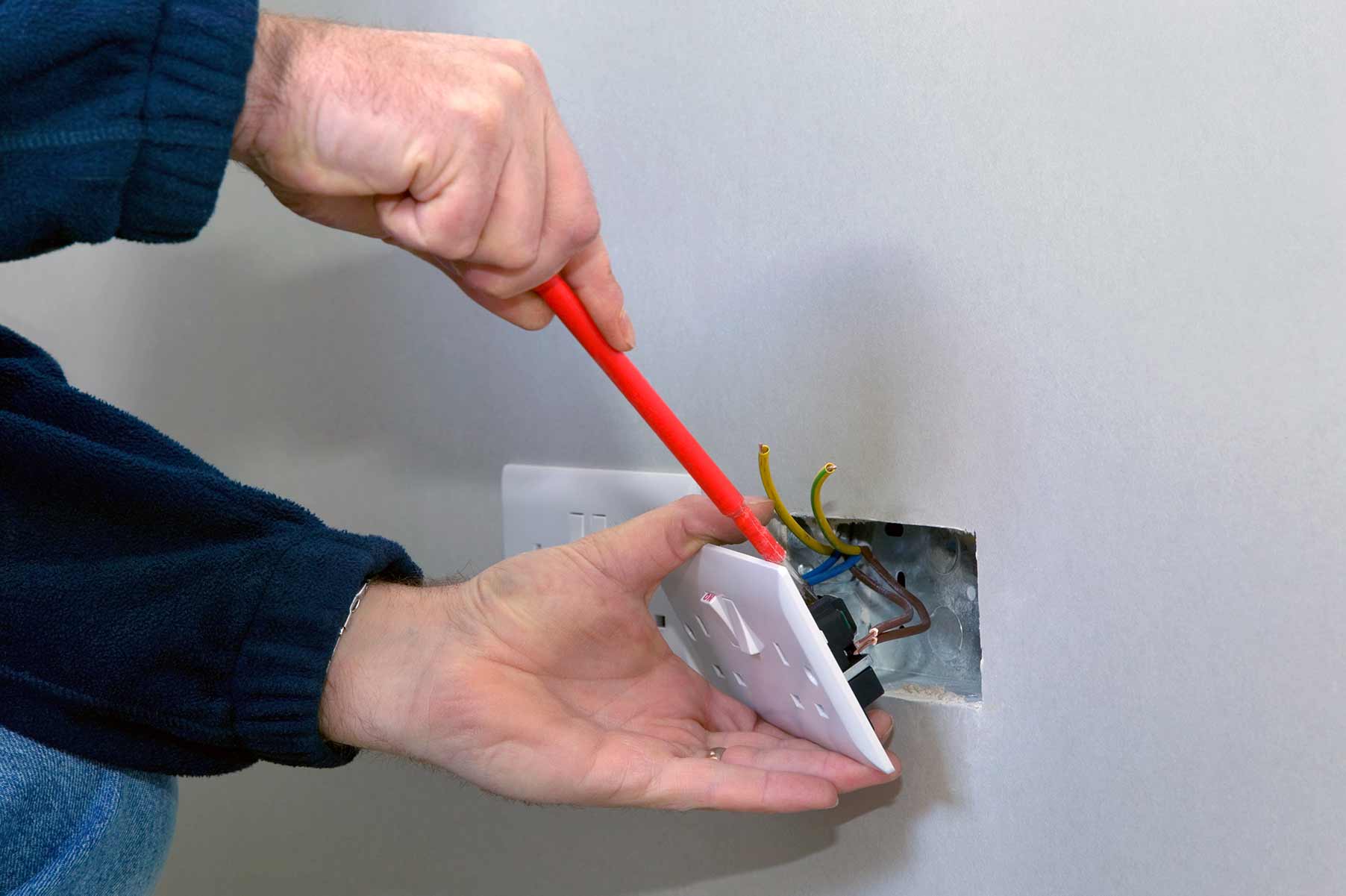 Our electricians can install plug sockets for domestic and commercial proeprties in Wellingborough and the local area. 